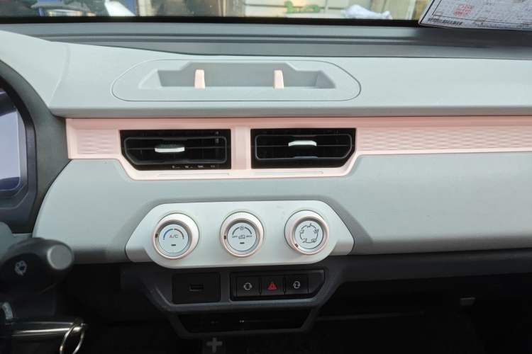 Used Chery QQ Ice Cream 2022 170km Sundae Phosphate Lithium-Ion
