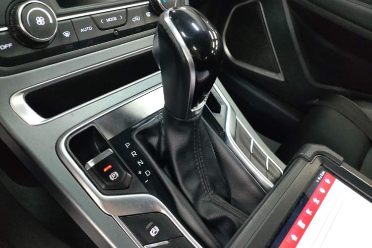 Used Geely Auto Emgrand 2021 UP 1.5L CVT Luxury Model Gear Lever