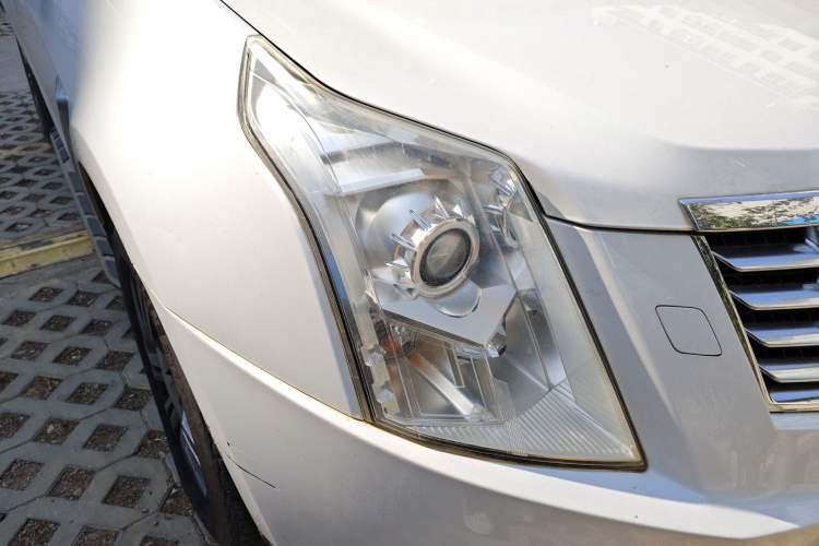 Used Cadillac SRX 2013 3.0L Comfort Model Right Front Headlight