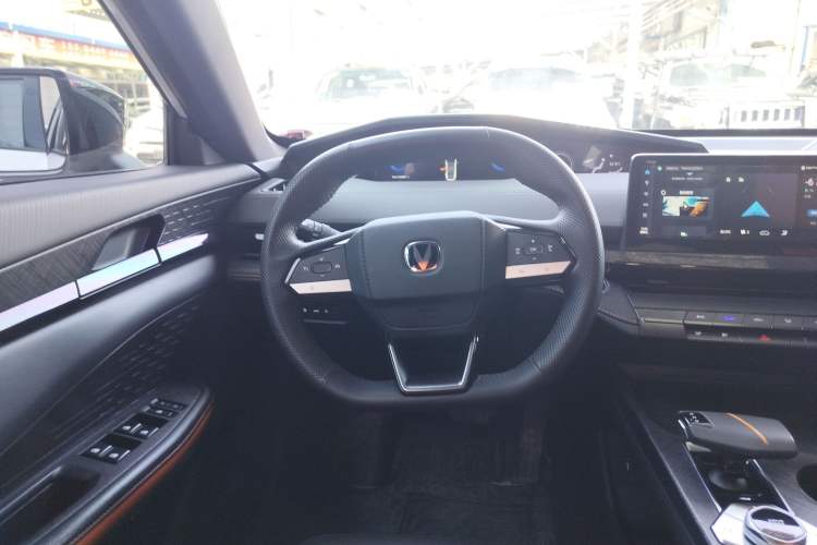 Used Changan UNI-V iDD 2023 ZhiDian iDD 1.5T 113km Smart & Fun Version
