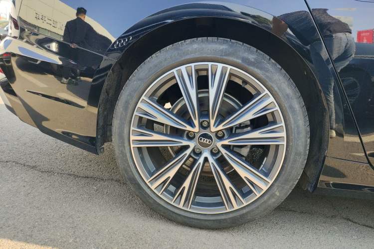 Used Audi A6L 2024 40 TFSI Luxury Dynamic Edition Right Rear Wheel Hub