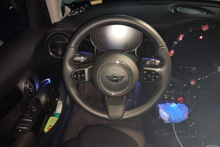 Used MINI MINI 2023 1.5T COOPER Artist Five-Door Edition