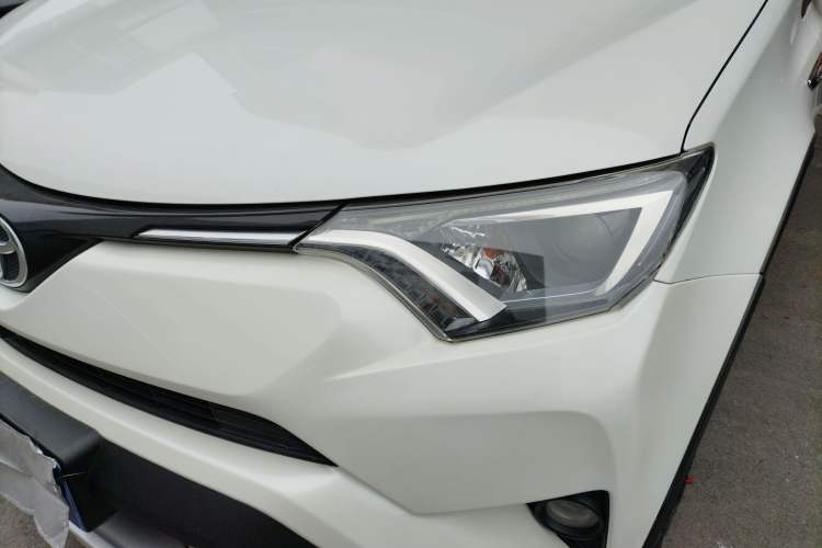 Used Toyota RAV4 2018 2.0L CVT Two-Wheel Drive Fashion X Edition