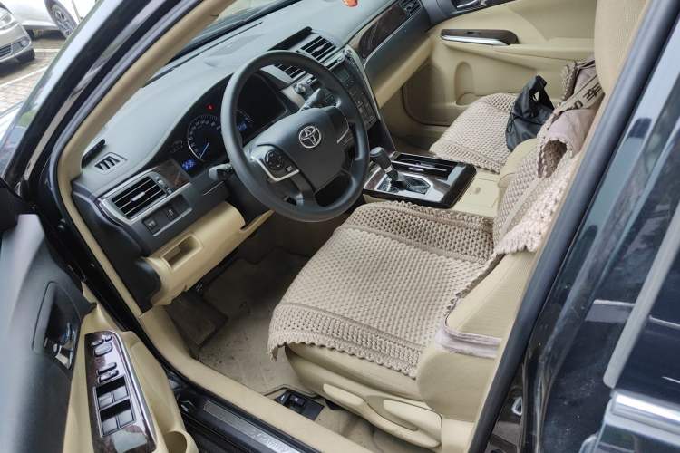 Used Toyota Camry 2016 2.0E 10th Anniversary Elite Edition
