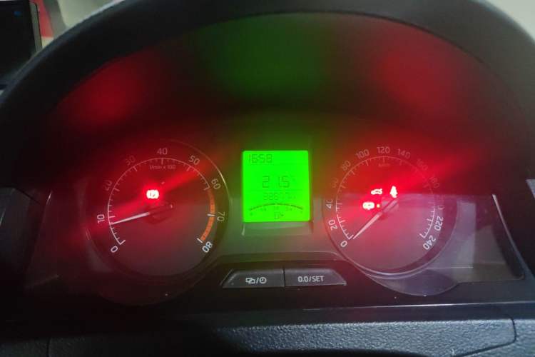 Used Skoda Rapid 2016 1.6L Manual Front-Wheel-Drive Version Instrument Cluster