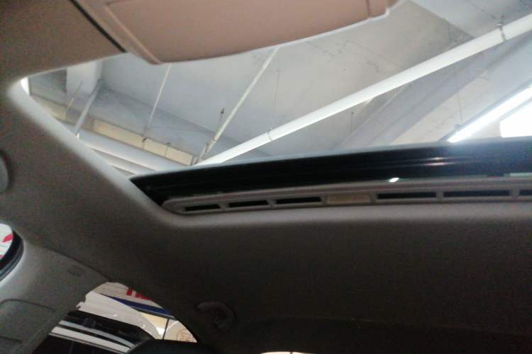 Used Volkswagen Sagitar 2014 1.4TSI Automatic Luxury Model Headliner