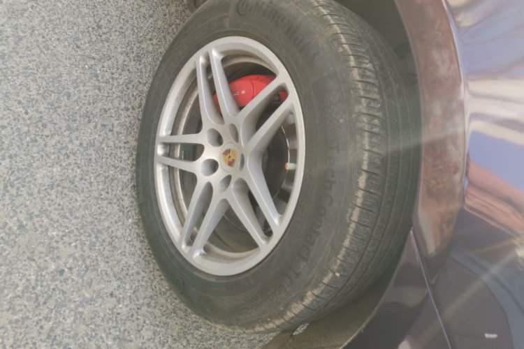 Used Porsche Macan 2017 Macan 2.0T Right Front Wheel Hub