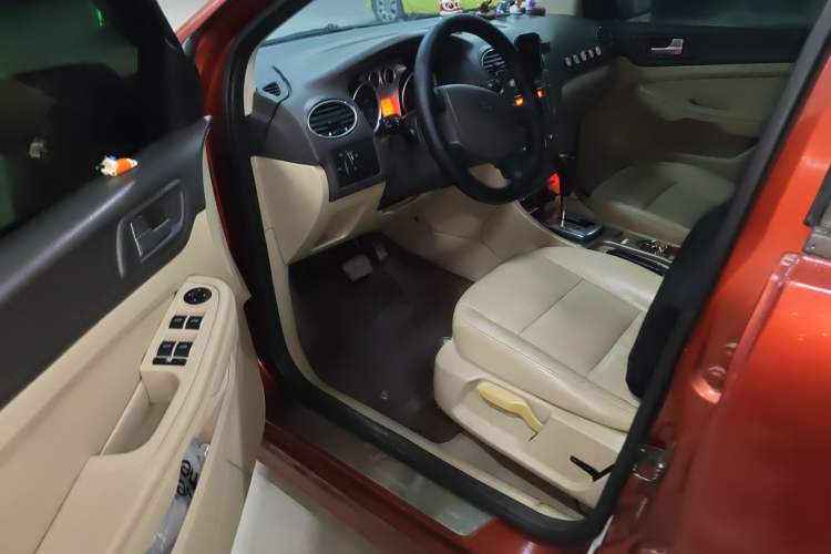 Used Ford Focus 2012 Hatchback Classic 1.8L Automatic Fashion Edition
