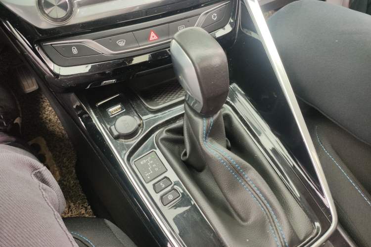 Used Peugeot 308 2018 1.6L Automatic Luxury Edition Gear Lever