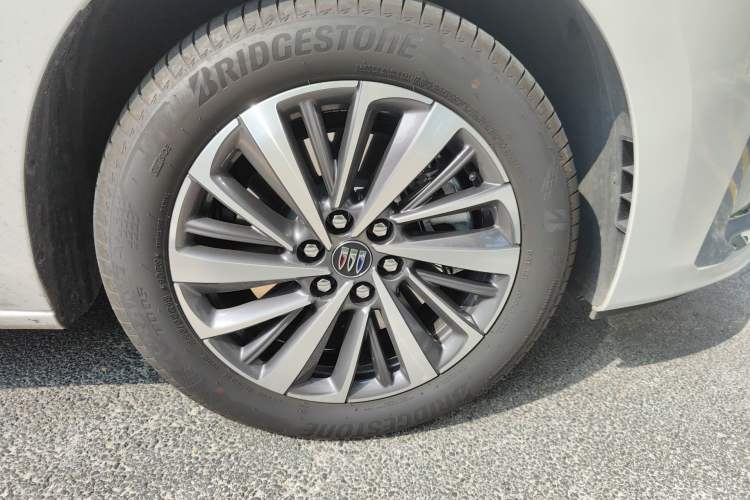 Used Buick GL8 New Energy 2026 Model Lu Zun Prestige Edition Right Front Wheel Hub