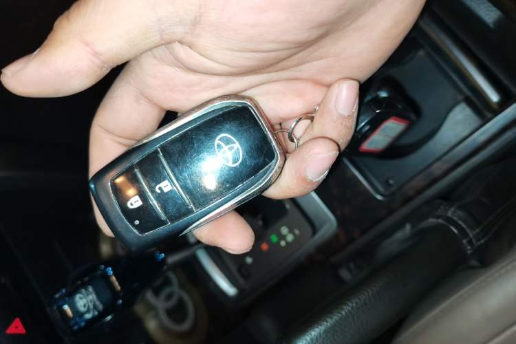 Used Toyota Land Cruiser 2010 4.0L Automatic VX
