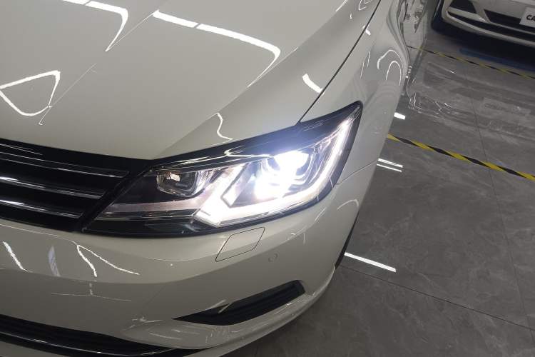 Used Volkswagen Lamando 2018 280TSI DSG Luxury Edition
