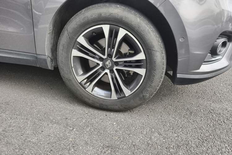 Used BORGWARD BX7 2016 28T Four-Wheel Drive Flagship Version 5 Seats Right Front Wheel Hub