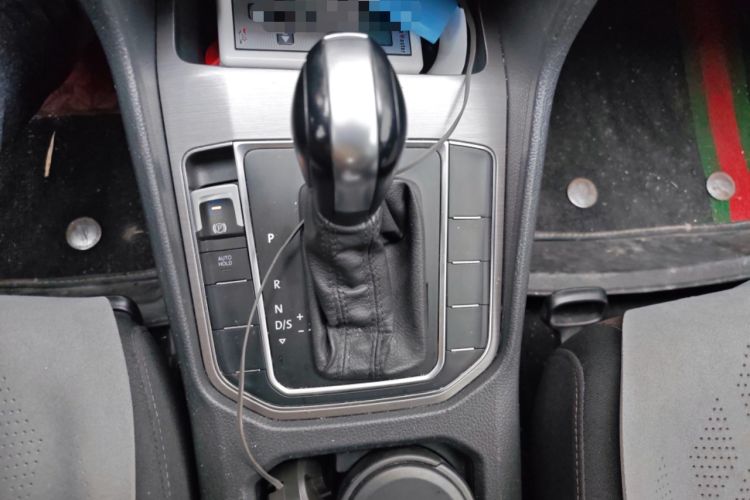 Used Volkswagen Golf Sportsvan 2018 1.6L Automatic Comfort Model Gear Lever