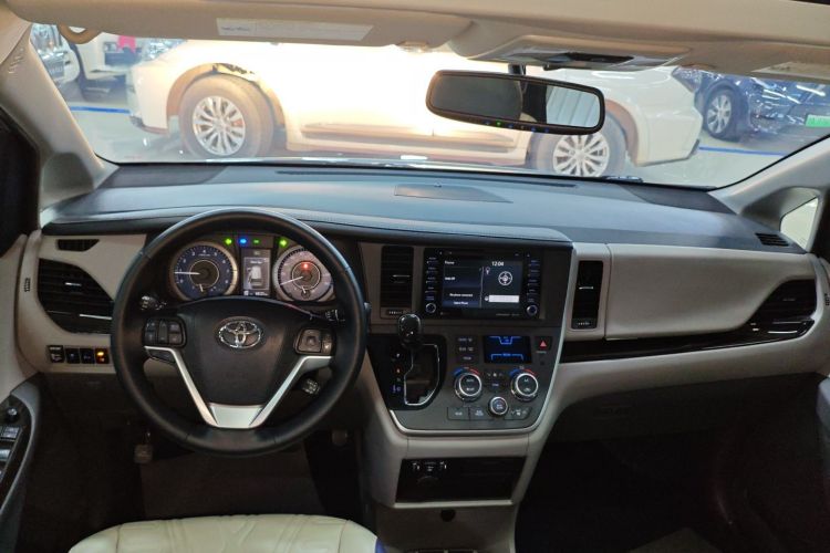 Used Toyota Sienna 2020 3.5L Two-Wheel Drive CE Trim 7-Seater Canadian Version