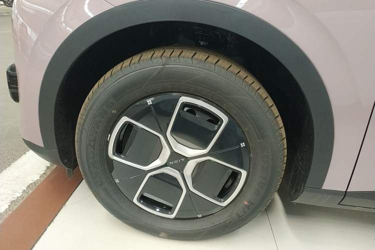 Used AION UT 2025 330 Starlight Edition Left Front Wheel Hub