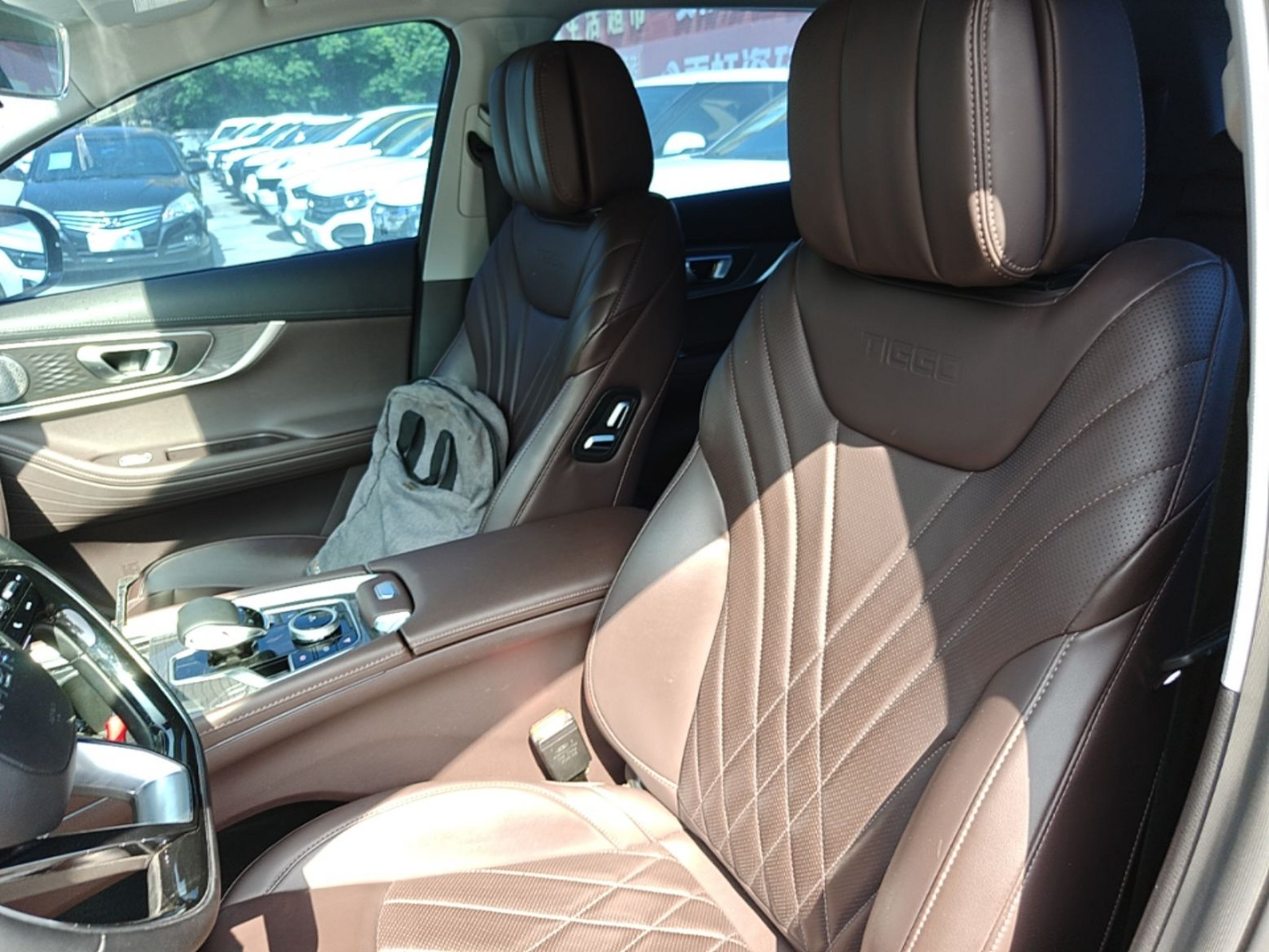 Переднее сиденье в автомобиле
