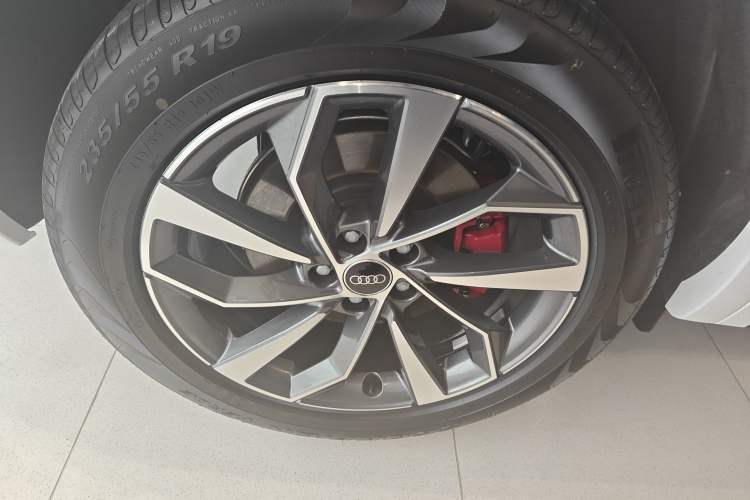 Used Audi Q5L 2025 quattro 45th Anniversary Edition 40 TFSI Luxury Dynamic Model