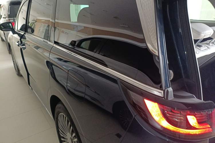 Used VOYAH Dream 2025 PHEV Four-Wheel Drive Excellence Kunpeng Edition Rear Left 45 Deg