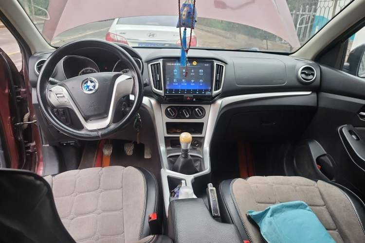 Used Venucia T70 2015 2.0L Manual RuiQu Version Center Console