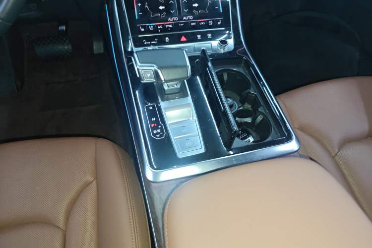 Used Audi Q7 2023 55 TFSI quattro S line Sport Edition Gear Lever