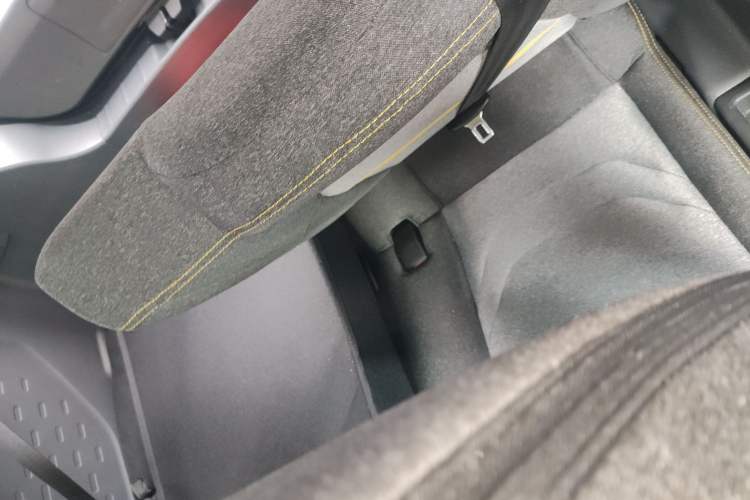 Used Chery QQ Ice Cream 2022 170km Sundae Phosphate Lithium-Ion Left Rear Seat