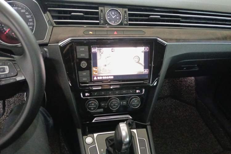 Used Volkswagen Magotan 2019 330TSI DSG Luxury Version China VI Standard Audio And AC Panel