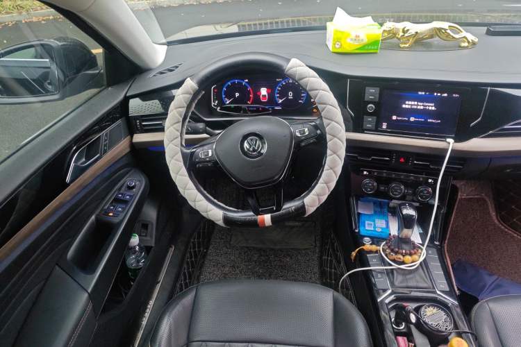 Used Volkswagen Passat 2019 330TSI Luxury Edition China VI Standard Steering Wheel
