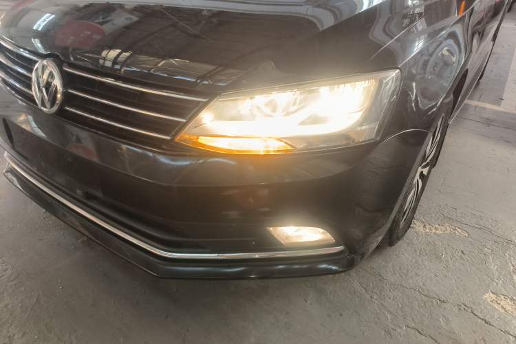 Used Volkswagen Sagitar 2017 230TSI Automatic Comfort Version
