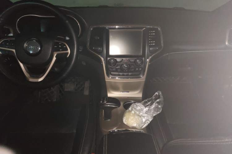 Used Jeep Grand Cherokee 2012 3.6L Luxury Navigation Edition
