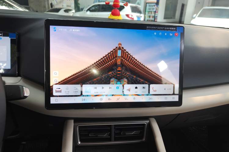 Used BYD Yuan UP 2025 Intelligent Driving Version 401 KM Dynamic Edition Audio And AC Panel