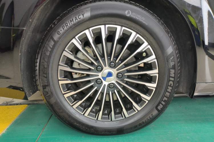 Used Denza D9 2022 DM-i 1040 Prestige Model