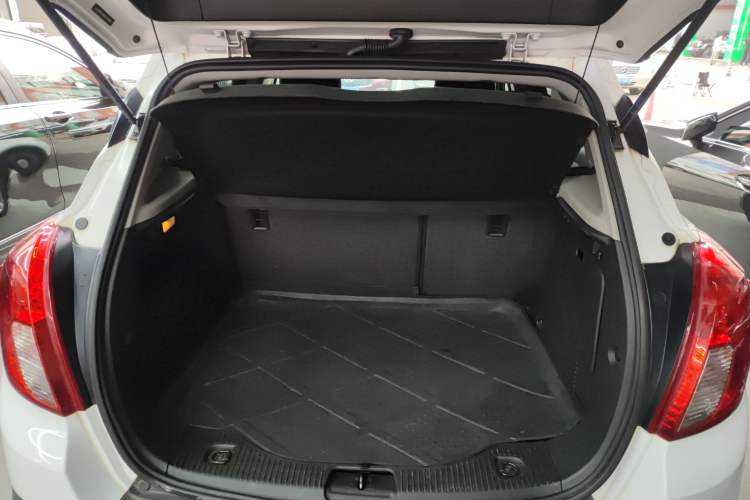 Used Buick Encore 2015 1.4T Automatic Two-Wheel Drive Urban Elite Version Trunk