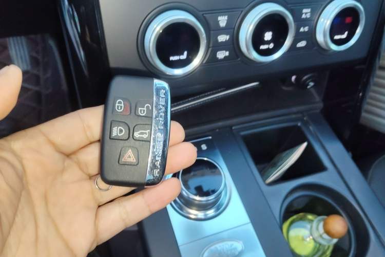 Used Land Rover Discovery 2017 3.0 SC V6 SE
