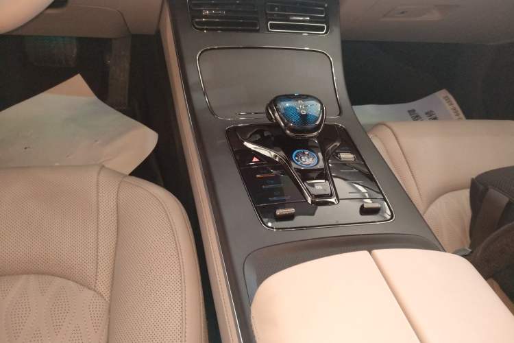 Used BYD Han 2025 DM-i Intelligent Driving Edition 125KM LiDAR Flagship Model
