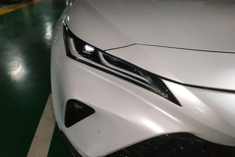 Used Toyota Venza 2022 Dual-Engine 2.5L CVT Two-Wheel Drive Prestige Edition Right Front Headlight