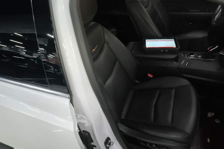 Used Cadillac XT5 2022 2.0T Two-Wheel Drive Luxury Version
