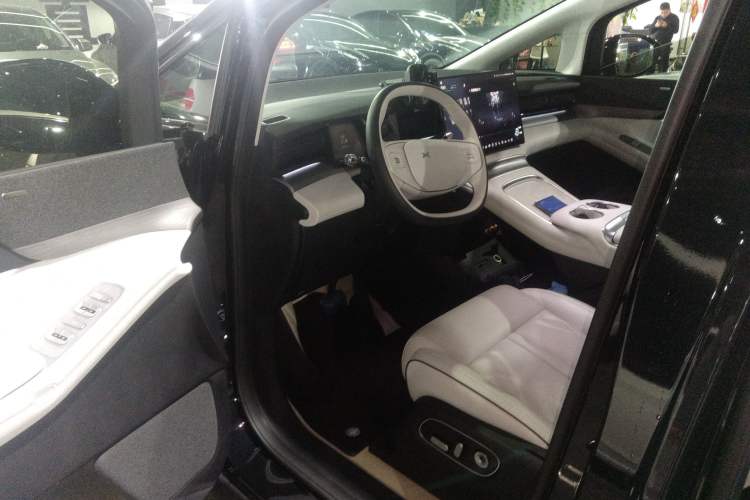 Used XPeng X9 2024 702 Ultra-Long Range Max Driver Seat