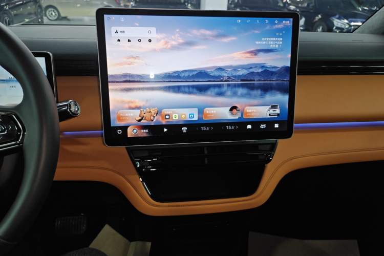 Used Geely Galaxy LEVC L380 2024 140-Degree 6-Seater All-Wheel-Drive Ultra Audio And AC Panel