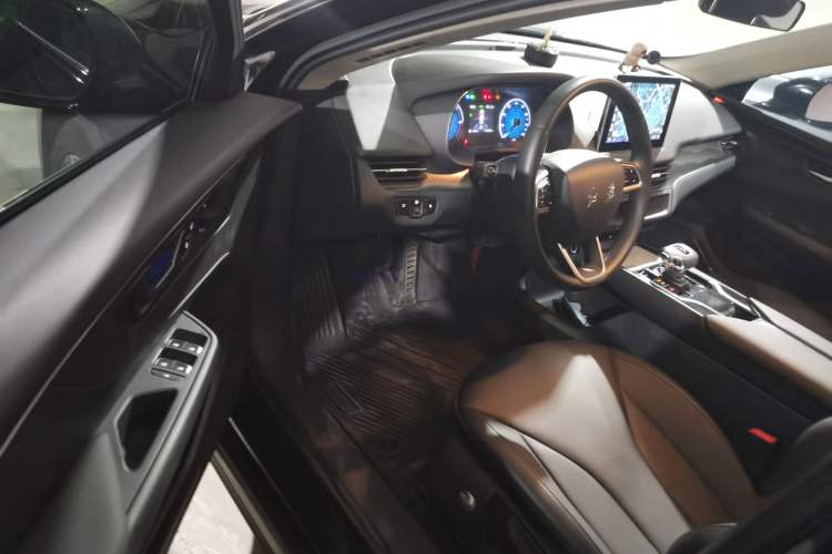 Used Hongqi E-QM5 2022 431 km Charge & Enjoy Edition