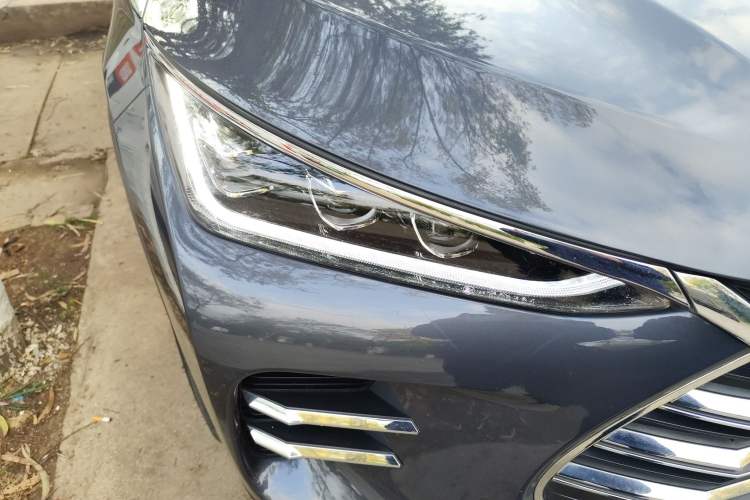 Used BYD Tang New Energy 2018 DM 2.0T All-Wheel Drive Smart Connect Genesis Edition 7 Seats China V Emission Standard
