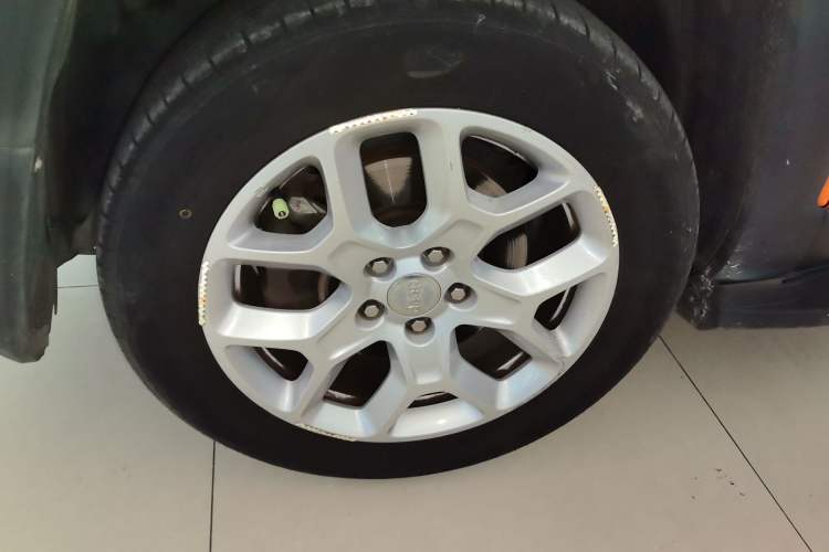 Used Jeep Renegade 2016 1.4T Automatic Jingneng Edition Left Front Wheel Hub