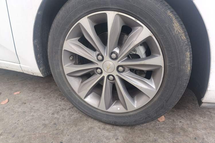 Used Chevrolet Monza 2021 320 Automatic Enjoyment Sunroof Edition Right Front Wheel Hub