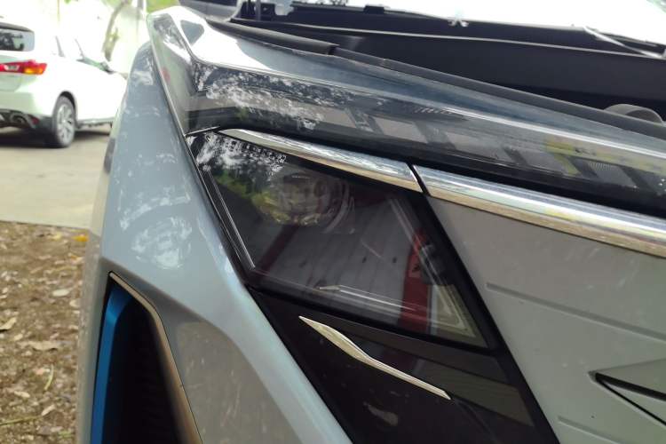 Used CHANGAN OSHAN Z6 New Energy 2023 ZhiDian iDD 150KM Flagship PLUS Right Front Headlight