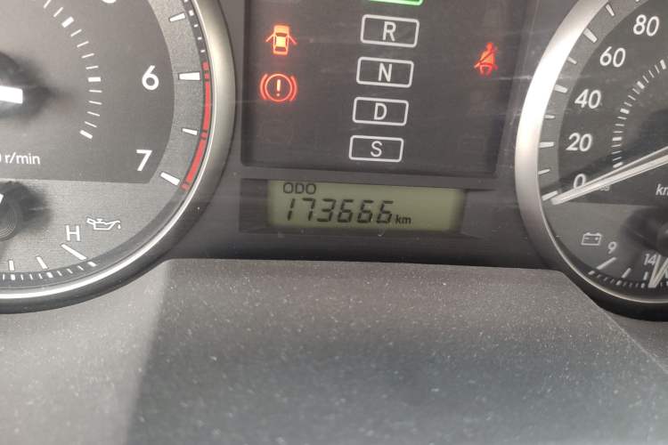 Used Toyota Land Cruiser 2012 4.0L Automatic GX-R Odometer Close Up