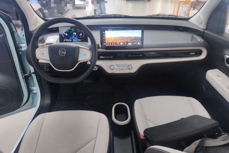 Used Chery QQ Domi 2025 Model 305km Comfort Edition Center Console