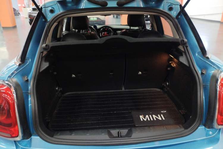 Used MINI 2015 1.5T COOPER Excitement Five-Door Edition Trunk
