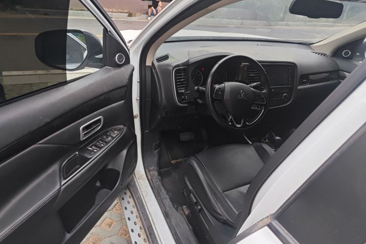 Used Mitsubishi Outlander 2018 2.0L Two-Wheel Drive Glory Edition 5 Seats
