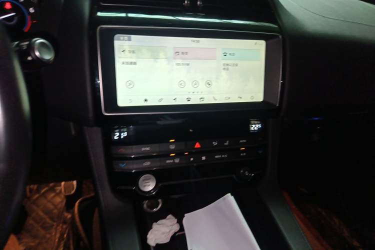 Used Jaguar F-PACE 2019 2.0T Two-Wheel Drive Urban Deluxe Edition Audio And AC Panel