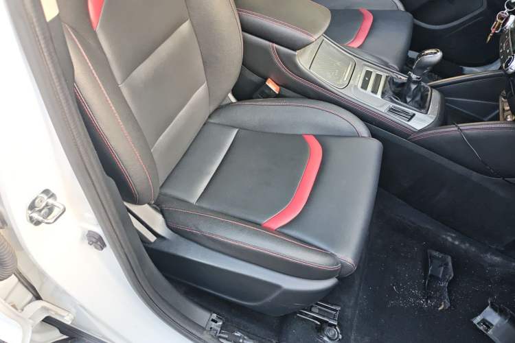 Used CHANGAN CS55 2018 1.5T Manual Colorful Model China V Standard Right Front Seat
